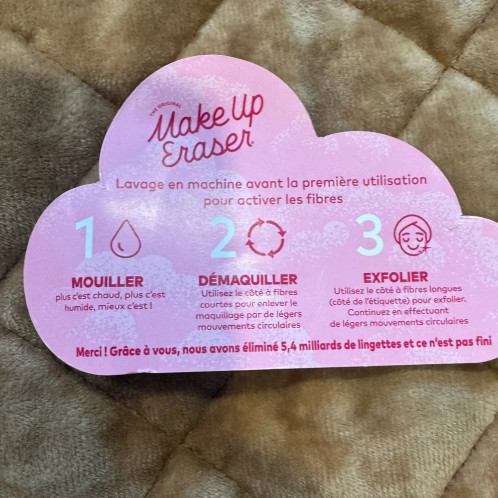 MakeUp Eraser Black and Pink Bag w/ smiley faces! Includes:7 erasers, clip, bag+